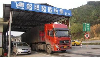 每月8次全省統(tǒng)一行動，重拳整治貨車超限超載，護(hù)航道路普通貨物運輸安全